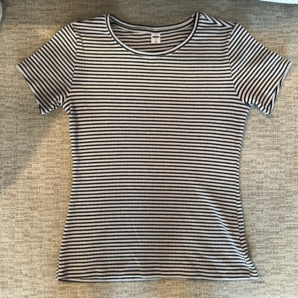 Ribbed stripped tee, new without tags. Size medium